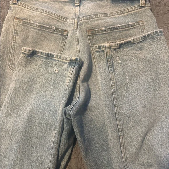 Abercrombie , like new Ultra High Rise 90s Straight Jean- 31 XL - Picture 6 of 8
